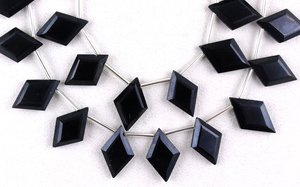 Facettes en forme de cerf-volant, Tourmaline noire naturelle, perles de Briolette, fabrication de bijoux faits à la main, beau brin - Product Image 4