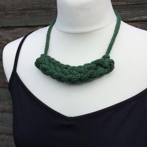 Collar Tejido a Mano, Collar de Algodón Verde Tejido a Mano, Magia Hecha a Mano - Product Image 1
