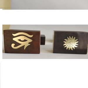 Caja tallada de madera pequeña hecha a mano de diseñador con prueba de estilo religioso con incrustaciones de latón y caja tallada de madera aprobada - Product Image 4