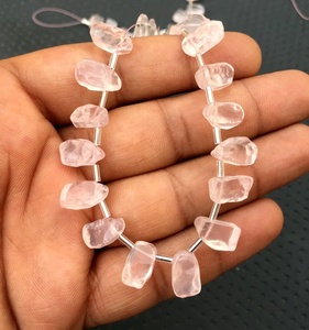 Quartz Rose Naturel Pierre Précieuse Lâche Polie Forme Inégale avec Foret Latéral Supérieur Coupe Brillante Rose pour la Fabrication de Bijoux - Product Image 2