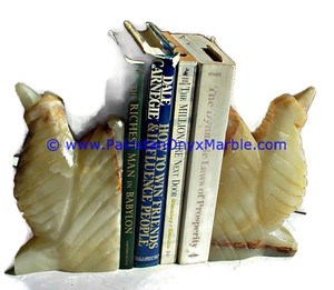 Serre-livres Onyx Parrot Novelty Bird pour ajouter du style et de la fonction à votre maison ou votre bureau - Product Image 2