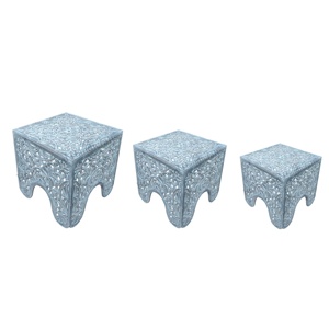 Mesa auxiliar de madera MDF antigua blanca diseñada a mano tallada a precio mayorista taburete decorativo de madera tallada de forma cuadrada Juego de 3 - Product Image 1