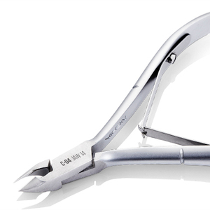 NGHIA C-04 professionnel de haute qualité en acier inoxydable pour les ongles pince à cuticules meilleur exporté ensemble de manucure finition grise directement emballé - Product Image 1