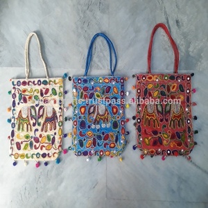 กระเป๋าสะพายไหล่แฟชั่นปักลาย - Product Image 3