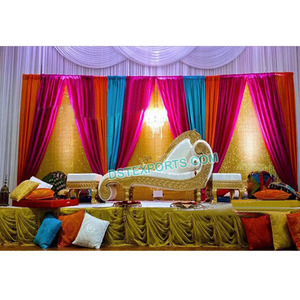 Toile de fond et mobilier multicolores pour mariage Sangeet, canapé italien pour décorations de scène Mehandi, scène colorée pour Mehandi et Sangeet - Product Image 1