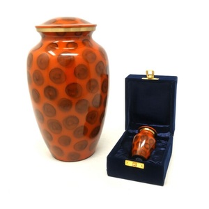 Urna de cremación de aluminio naranja para adultos, urna de cremación de latón con caja y bolsa de terciopelo, urna asequible, Brassworld, India - Product Image 1
