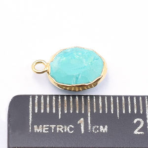 Pendentif en forme ovale et plaqué or, pierre verte, 13 à 15 MM, avec médaillon - Product Image 2