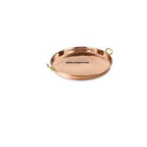 Plateau rond en cuivre avec poignée en laiton Nouveau design Décoration Fantaisie Luxe Meilleure qualité Poignée en laiton Plateau Ustensiles de table - Product Image 1