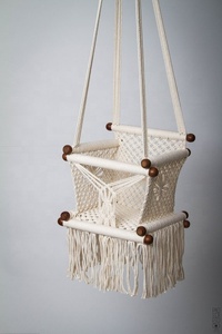 Hamac balançoire pour bébé en macramé moderne fait à la main pour les tout-petits - Utilisation en extérieur et en intérieur - Product Image 5