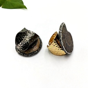 Bague classique en pierre fossile naturelle, coquille de conque d'ammonite véritable brillante, pour femmes et hommes, taille ajustable, bijoux en <span class=keywords><strong>strass</strong></span> - Product Image 5