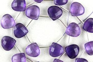 Cuentas de Briolette con forma de corazón facetadas, piedras preciosas naturales de amatista de 1 hebra, venta al por mayor - Product Image 4