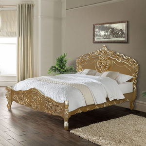 Verwandeln Sie Ihr Schlafzimmer in ein Regal Sanctuary mit unserem hand geschnitzten Rokoko aus massivem Mahagoniholz mit goldenem Finish