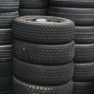 Pneus pleins d'occasion de qualité supérieure, marque japonaise, tous mélangés pour automobiles au Japon - Product Image 4