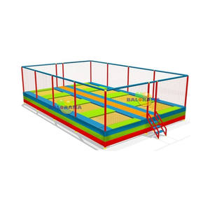 Trampoline commercial en PVC à huit places pour les loisirs de plein air - Product Image 1