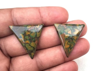 Beaux cabochons de jaspe de fruits naturels de 2 pièces en forme de triangle lisse cristal de guérison pierres précieuses en vrac pour la fabrication de perles de bijoux - Product Image 2