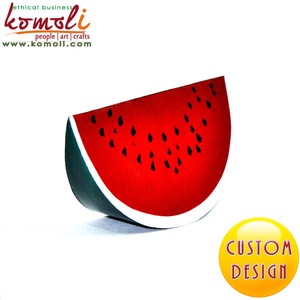 Power bank en bois peint à la main, 1 pièce de monnaie en forme de pastèque, fabriqué à la main - Product Image 4