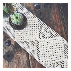 Chemin de table géométrique bohème en macramé au crochet Style fermier avec glands épissés en toile de jute tricotée à la main Caractéristiques de la salle à manger - Product Image 5