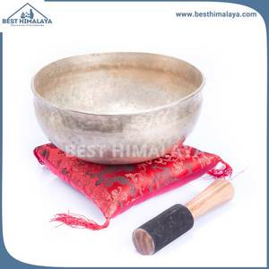 Bols chantants tibétains en laiton violet faits à la main avec des motifs culturels gravés pour la méditation des chakras et la guérison de l'âme - Product Image 2