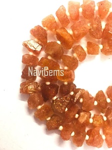 Pierre de soleil naturelle véritable de forme irrégulière, Center percé, non traité, paillettes, pierres précieuses rugueuses, fabrication de bijoux, vente en gros - Product Image 4