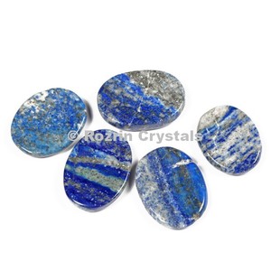 Piedra de la Lapislázuli Tallada con Grabado de Amor, Arte Feng Shui Coleccionable de Rozrin Crystals, Hecho en India - Product Image 1