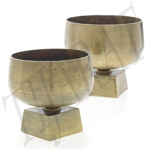 Vente en gros vase de table moderne en laiton fait à la main logo personnalisé décoration de mariage pour la maison hôtel tendance industrie vase à fleurs en métal - Product Image 6