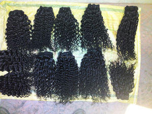 Venta al por mayor de extensiones de cabello humano indio virgen Remy Dubia paquetes y tejido de visón sin procesar crudo indio rizado de trama única - Product Image 5