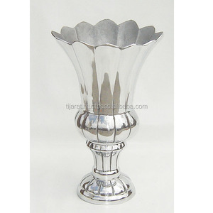 VASE DE PLANCHER EN MÉTAL ALUMINIUM COULEUR DORÉE Style moderne Vase stylisé élégant pour mariage et décoration intérieure - Product Image 3