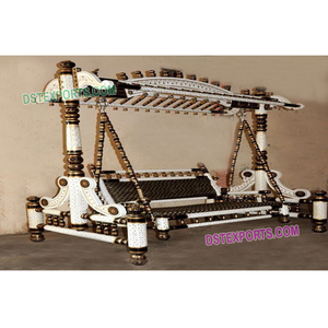 Balançoire de mariage indien en or blanc, Jhula, couronne royale, scène de mariage, balançoire - Product Image 1