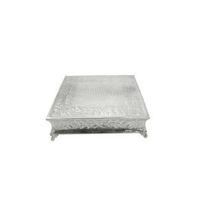 Personalizado producto bajo MOQ precio de fábrica hecho a mano Metal Cake Stand fabricante al por mayor - Product Image 1