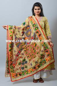 Dupatta Hecha a Mano con Diseño Kalamkari Phulkari - Diseño Floral - Diseño de Pavo Real - Dupatta Tradicional India - Estola Bordada Pesada - Product Image 5