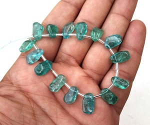 Piedra preciosa de apatita azul Natural de grado AAA, joyería hecha a mano de forma desigual, lado rugoso pulido perforado, venta al por mayor - Product Image 5