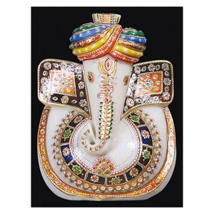 Magnifique Chowki Ganesh en marbre peint à l'or - Product Image 1