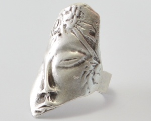 Bague antique de déesse grecque de légende de visage de méduse pour femmes bijoux d'Athènes en coquille de style mythologie avec placage de rhodium - Product Image 3