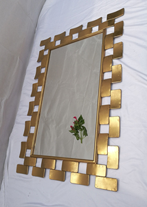 Specchio da Parete Rettangolare con Cornice in Metallo Dorato e Design Alberghiero - Product Image 3