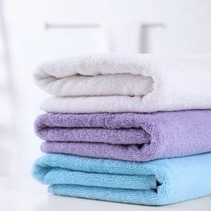 Nouvelles serviettes de bain biologiques de couleur unie avec votre taille et votre logo personnalisés Serviettes de bain douces Serviette de bain de golf de l'Inde - Product Image 1