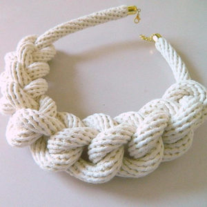 Grand collier en corde de coton, collection unique faite à la main - Product Image 1