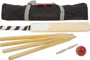 Kids <b>Cricket</b> Set Backyard <b>Cricket</b> Sets <b>Bats</b>, Stumps, Bails, Balls and a Carry Bag [<b>3</b> <b>Sizes</b>] - Product Image 4