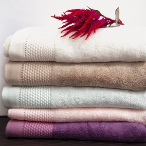 Serviette de bain décorative pour usage domestique dans de belles couleurs Serviettes de bain professionnelles en coton biologique Fabricant personnalisé en Inde - Product Image 2