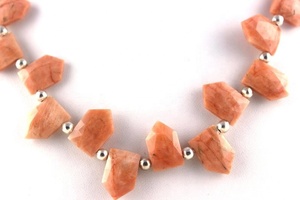 เหลี่ยมเพชรพลอยรูปห้าเหลี่ยมธรรมชาติแอปเปิ้ลปะการังหินโมราพลอย Briolette ลูกปัด2022แฟชั่นเครื่องประดับทำหิน - Product Image 4