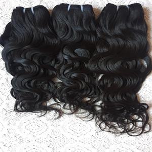 Extensions de cheveux ondulés naturels vierges Remy indiens 100% non transformés de haute qualité Cheveux humains soyeux et doux - Product Image 3