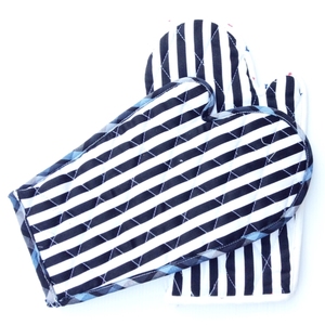 Gant de four élégant à imprimé de fleurs au design pour le four et la cuisine Gant de four en coton multicolore - Product Image 2