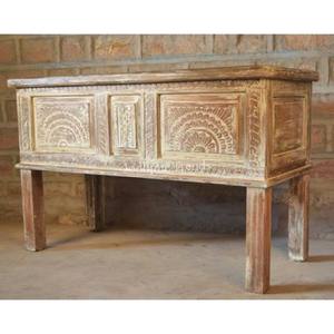 Mesa de consola de cabaña de madera tallada Antigua/caja de maletero muebles tradicionales para el hogar - Product Image 1