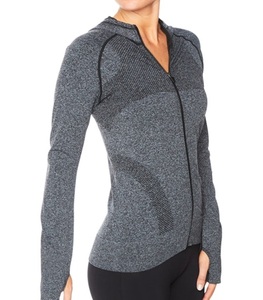 Veste de fitness à capuche sans couture personnalisée pour femmes Sweat à capuche moderne pour l'hiver Technique de teinture unie - Product Image 2