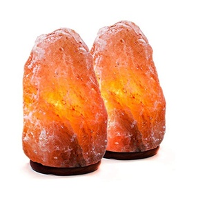 Petite lampe au sel de roche en cristal de l'Himalaya fabriquée à la main par Sian Enterprises avec base en bois Technique sculptée de style Feng Shui - Product Image 3