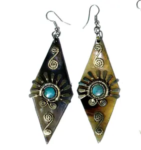 Pendientes de cuerno de toro con piedras y decoración de Metal, hecho a mano Tribal étnico peruano joyería tallada a mano al por mayor