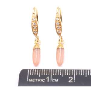 Pierre de lune pêche 27 à 28 MM avec boucle d'oreille galvanisée en or de forme ovale en fil d'oreille en zircon - Product Image 3