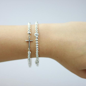   Pulsera Apilable de Plata con Cruz Lateral Hecha a Mano Happiness - Product Image 1