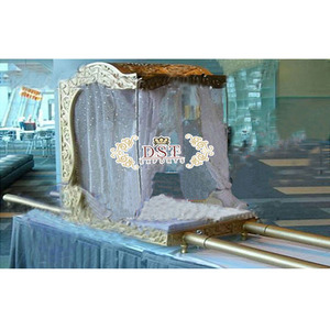 Doli Palki de diseño de boda indio, para la gran entrada, madera tallada, dorada - Product Image 1