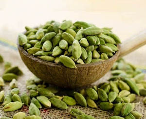 Aceite esencial orgánico de cardamomo, grado terapéutico para la salud respiratoria y digestiva del cabello de la piel, hecho de semillas puras - Product Image 5