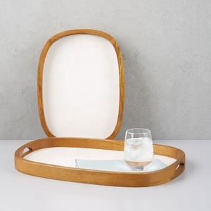 Plateau de luxe en bois et résine blanche pour servir les aliments - Product Image 3
